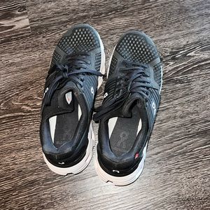 Gently used on cloud running shoes. Too small for me!